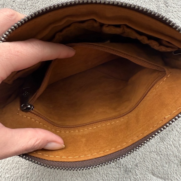 ✨ Patricia Nash Red Croc Embossed Leather Wristlet ✨ - Picture 6 of 11